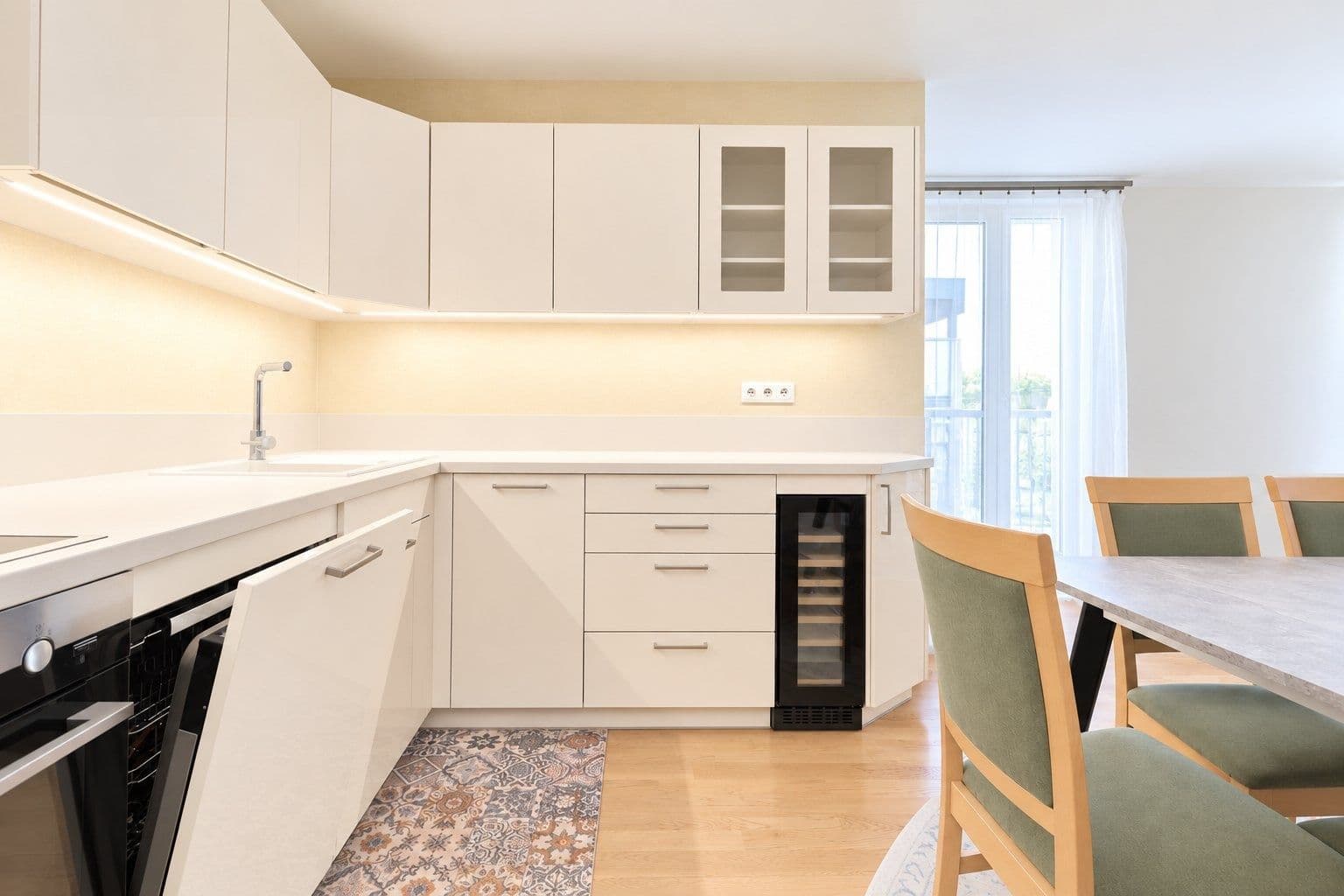 Prenájom bytu 4-izbový 93 m², Urxova, Praha, Praha Prenájom bytu 4-izbový 93 m², Urxova, Praha, Praha