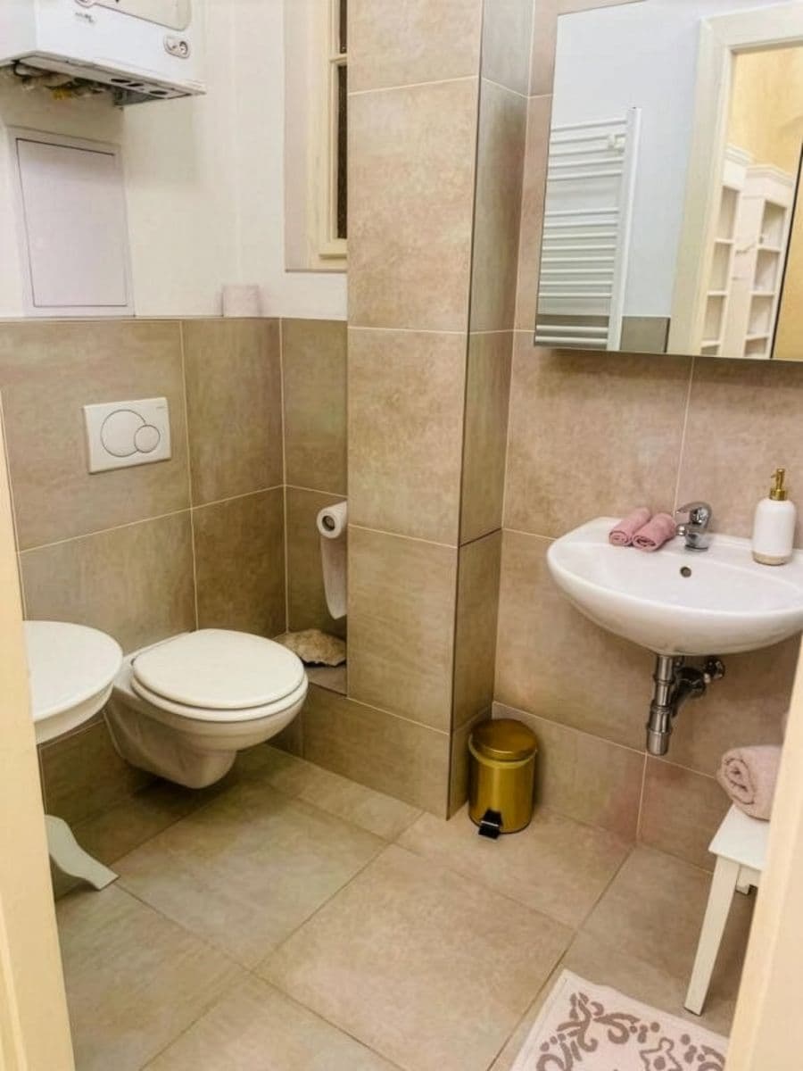 Prenájom bytu 77 m², Nitranská, Praha, Praha Prenájom bytu 77 m², Nitranská, Praha, Praha
