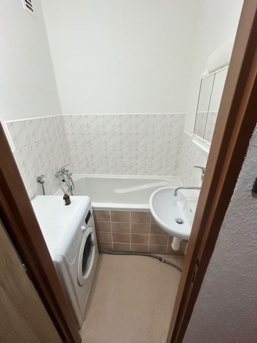 Prenájom bytu 2-izbový 52 m², Malovická, Praha, Praha Prenájom bytu 2-izbový 52 m², Malovická, Praha, Praha