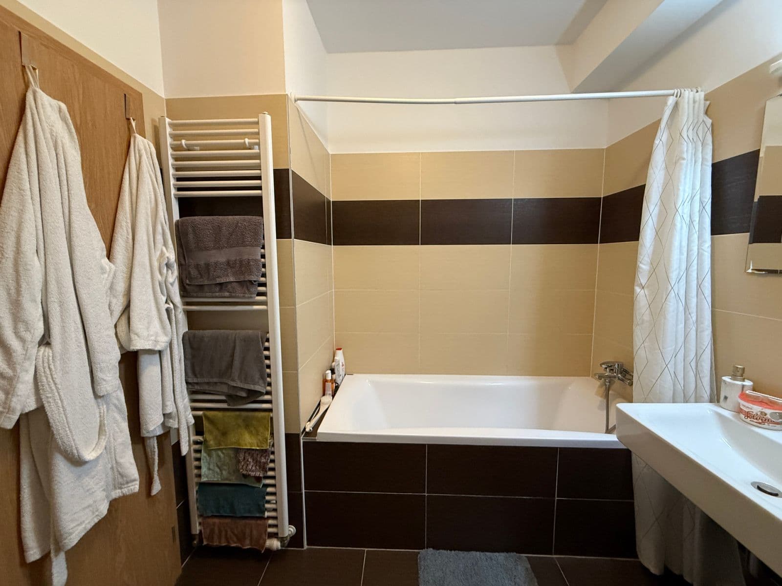 Prenájom bytu 1-izbový 41 m², Počernická, Praha, Praha Prenájom bytu 1-izbový 41 m², Počernická, Praha, Praha