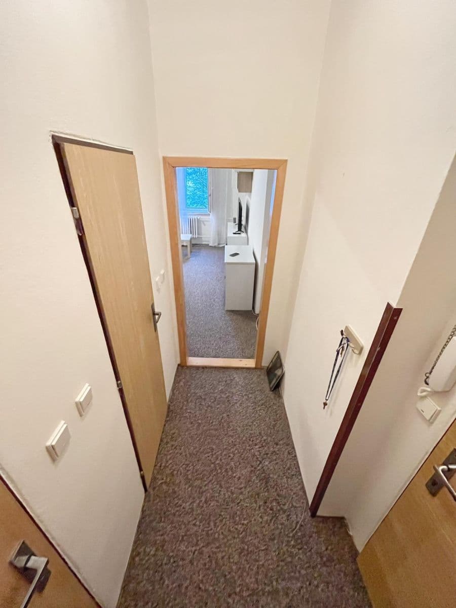Prenájom bytu 1-izbový 38 m², Garážní, Ostrava, Moravskoslezský kraj Prenájom bytu 1-izbový 38 m², Garážní, Ostrava, Moravskoslezský kraj