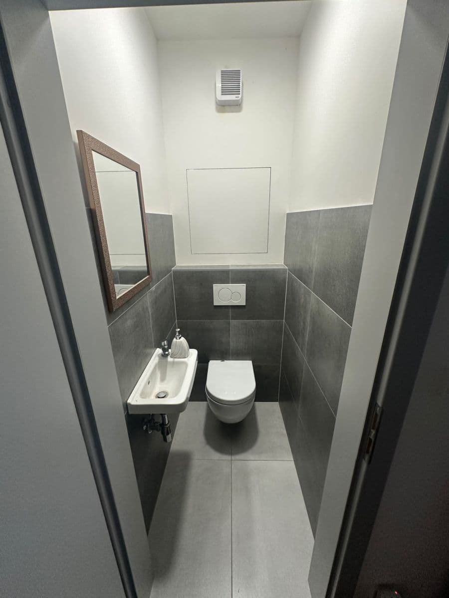 Predaj bytu 1-izbový 38 m², Tovární, Olomouc, Olomoucký kraj Predaj bytu 1-izbový 38 m², Tovární, Olomouc, Olomoucký kraj