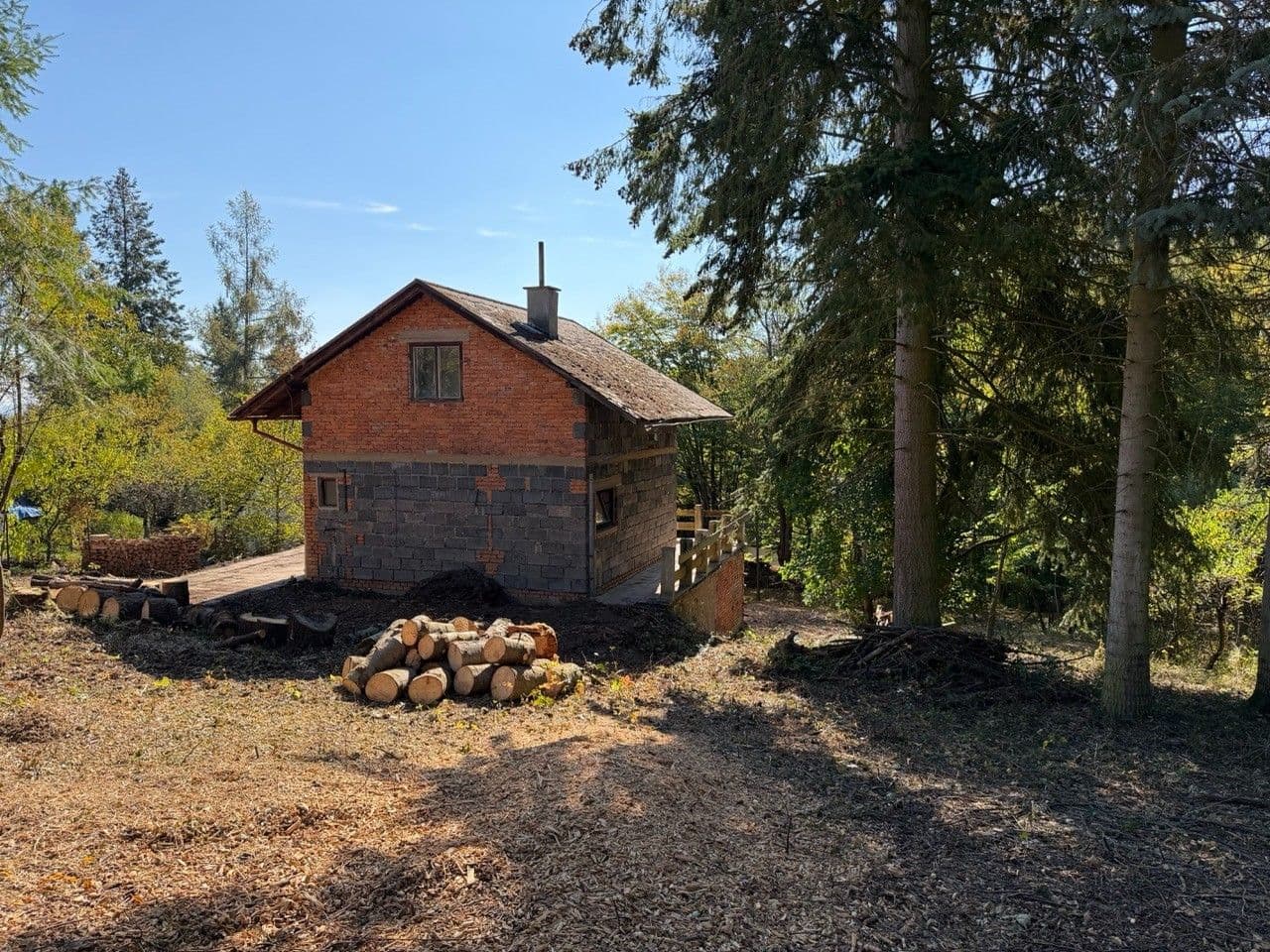 Predaj rekreačného objektu 66 m², pozemok 1.033 m², Jílové u Prahy, Středočeský kraj Predaj rekreačného objektu 66 m², pozemok 1.033 m², Jílové u Prahy, Středočeský kraj