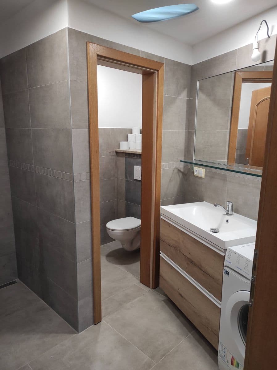 Prenájom bytu 1-izbový 38 m², Podkomorská, Brno, Jihomoravský kraj Prenájom bytu 1-izbový 38 m², Podkomorská, Brno, Jihomoravský kraj