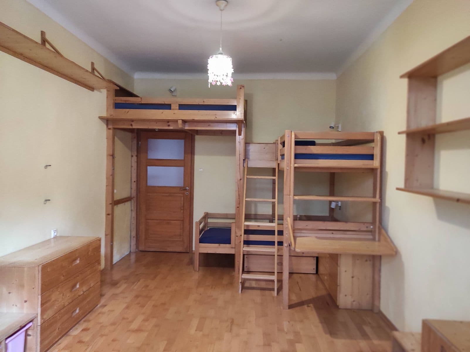Prenájom bytu 5-izbový 111 m², Štefánikova, Brno, Jihomoravský kraj Prenájom bytu 5-izbový 111 m², Štefánikova, Brno, Jihomoravský kraj