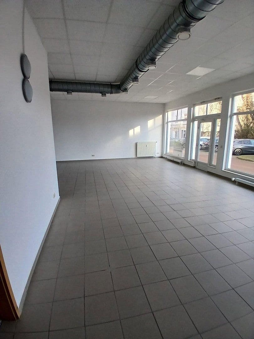 Prenájom kancelárie 115 m², Porsestr. 3, Dessau-Rosslau, Sasko-Anhaltsko Prenájom kancelárie 115 m², Porsestr. 3, Dessau-Rosslau, Sasko-Anhaltsko