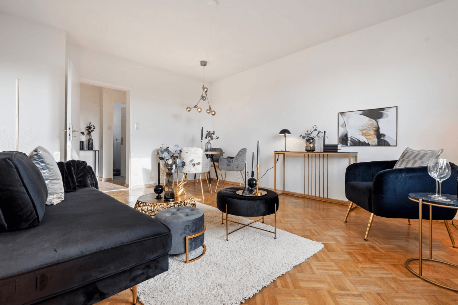 Prenájom bytu 3-izbový 90 m², Frankfurt am Main - Nieder-Eschbach, Hesensko Prenájom bytu 3-izbový 90 m², Frankfurt am Main - Nieder-Eschbach, Hesensko
