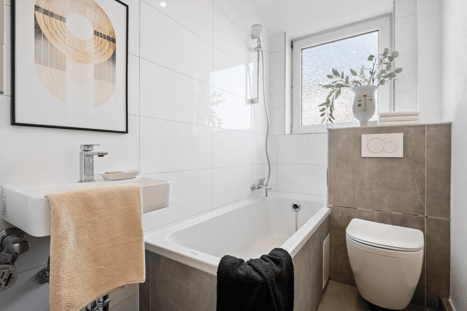 Prenájom bytu 3-izbový 90 m², Frankfurt am Main - Nieder-Eschbach, Hesensko Prenájom bytu 3-izbový 90 m², Frankfurt am Main - Nieder-Eschbach, Hesensko