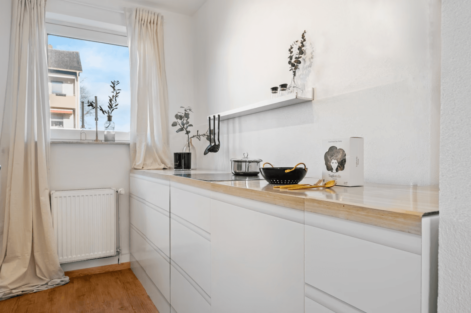 Prenájom bytu 3-izbový 90 m², Frankfurt am Main - Nieder-Eschbach, Hesensko Prenájom bytu 3-izbový 90 m², Frankfurt am Main - Nieder-Eschbach, Hesensko