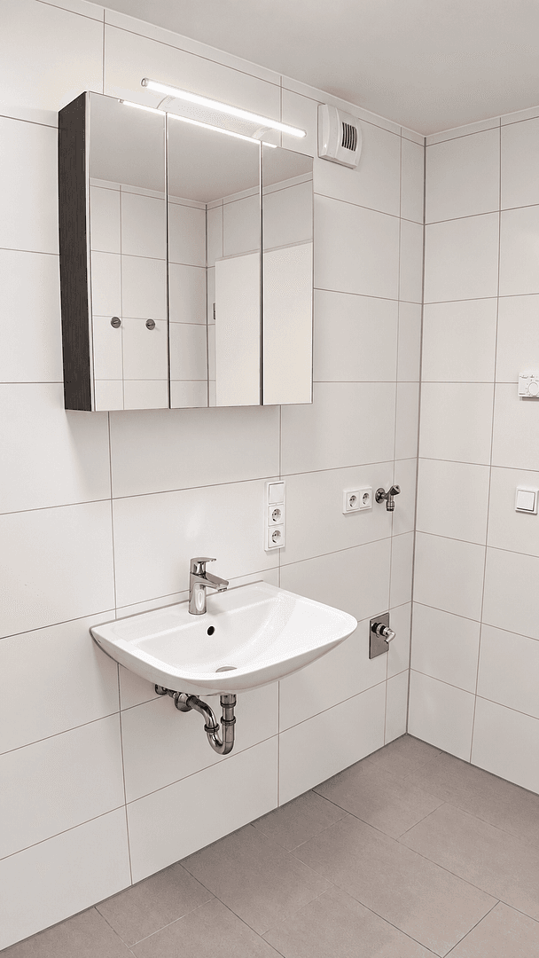 Prenájom bytu 2-izbový 50 m², Frankfurt am Main, Hesensko Prenájom bytu 2-izbový 50 m², Frankfurt am Main, Hesensko