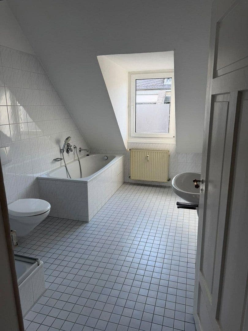 Prenájom bytu 3-izbový 57 m², Hellmundstraße 4, Wiesbaden, Hesensko Prenájom bytu 3-izbový 57 m², Hellmundstraße 4, Wiesbaden, Hesensko