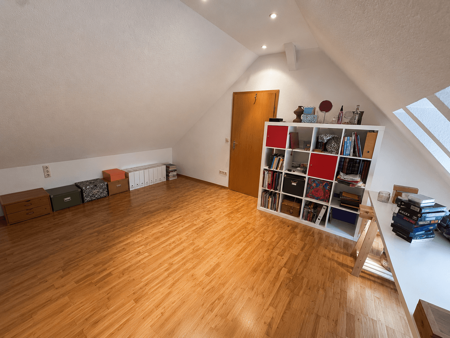 Prenájom bytu 4-izbový 98 m², Eltingplatz, Essen, Severné Porýnie - Westfálsko Prenájom bytu 4-izbový 98 m², Eltingplatz, Essen, Severné Porýnie - Westfálsko