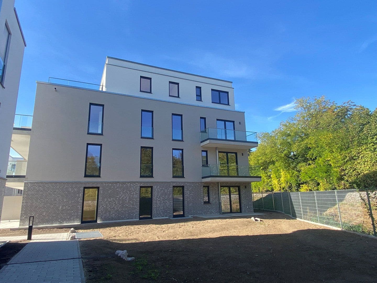 Prenájom bytu 4-izbový 105 m², Speyer, Porýnie-Falcko Prenájom bytu 4-izbový 105 m², Speyer, Porýnie-Falcko