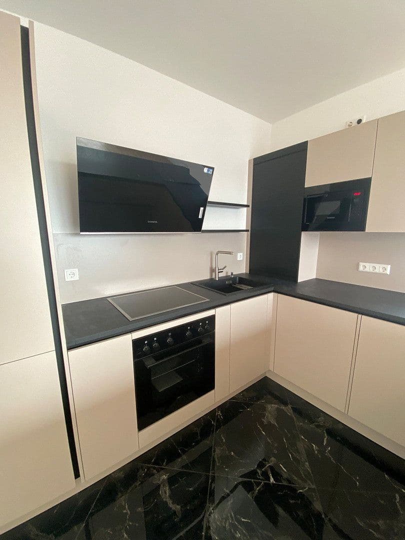 Prenájom bytu 4-izbový 105 m², Speyer, Porýnie-Falcko Prenájom bytu 4-izbový 105 m², Speyer, Porýnie-Falcko