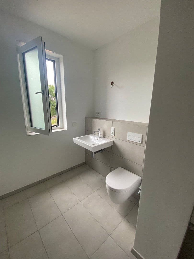 Prenájom bytu 4-izbový 105 m², Speyer, Porýnie-Falcko Prenájom bytu 4-izbový 105 m², Speyer, Porýnie-Falcko