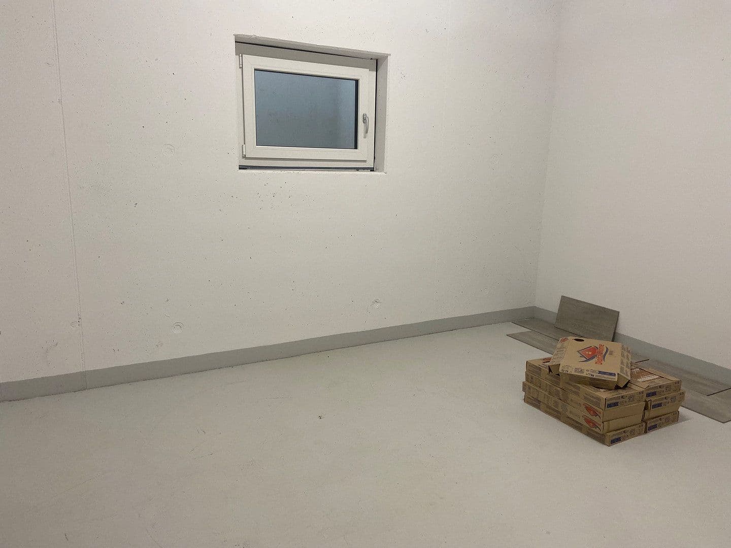 Prenájom bytu 4-izbový 105 m², Speyer, Porýnie-Falcko Prenájom bytu 4-izbový 105 m², Speyer, Porýnie-Falcko