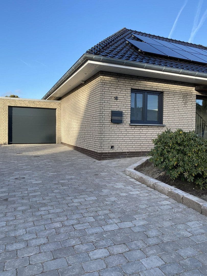 Predaj domu 210 m², pozemok 581 m², Cloppenburg, Dolné Sasko Predaj domu 210 m², pozemok 581 m², Cloppenburg, Dolné Sasko