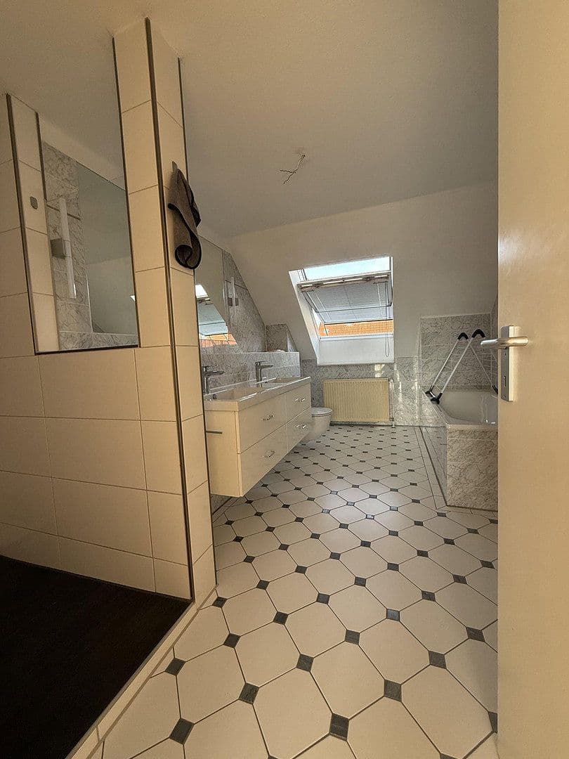 Predaj bytu 2-izbový 79 m², Bremen, Brémy Predaj bytu 2-izbový 79 m², Bremen, Brémy
