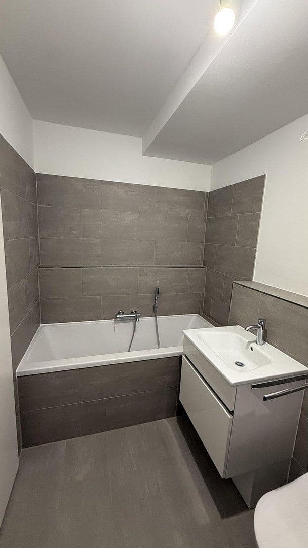 Prenájom bytu 3-izbový 75 m², Moissistrasse 7, Berlin, Berlín Prenájom bytu 3-izbový 75 m², Moissistrasse 7, Berlin, Berlín