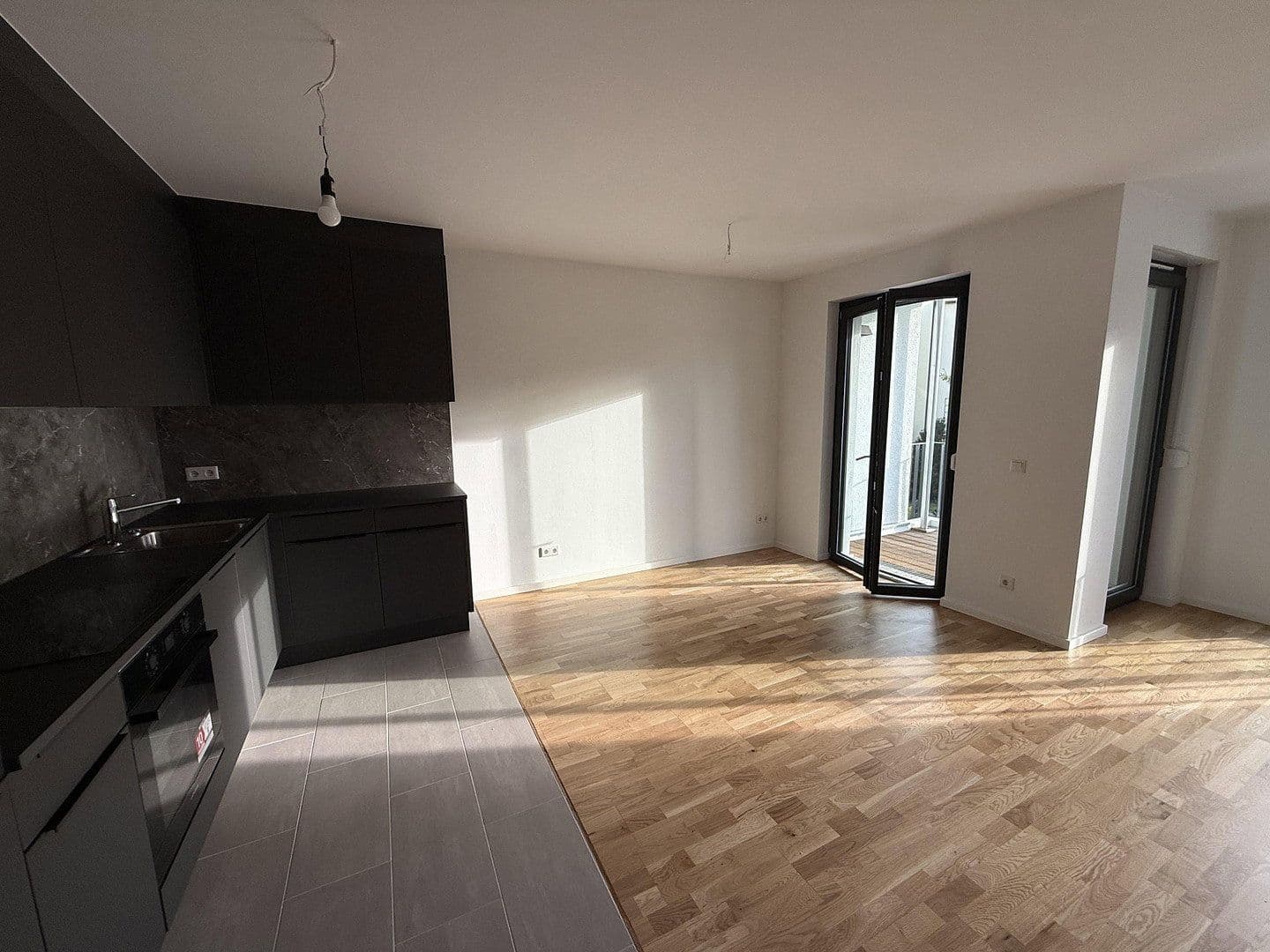 Prenájom bytu 3-izbový 75 m², Moissistrasse 7, Berlin, Berlín Prenájom bytu 3-izbový 75 m², Moissistrasse 7, Berlin, Berlín