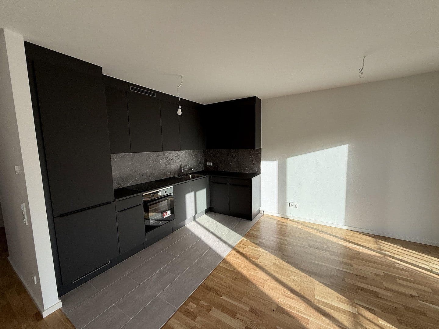 Prenájom bytu 3-izbový 75 m², Moissistrasse 7, Berlin, Berlín Prenájom bytu 3-izbový 75 m², Moissistrasse 7, Berlin, Berlín