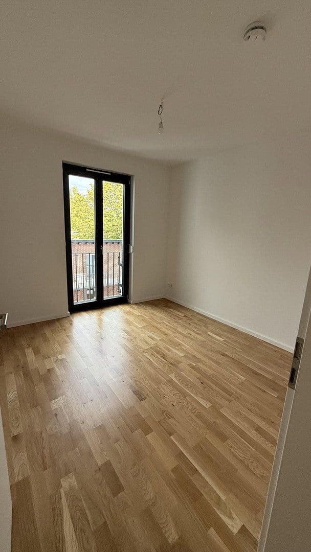 Prenájom bytu 3-izbový 75 m², Moissistrasse 7, Berlin, Berlín Prenájom bytu 3-izbový 75 m², Moissistrasse 7, Berlin, Berlín
