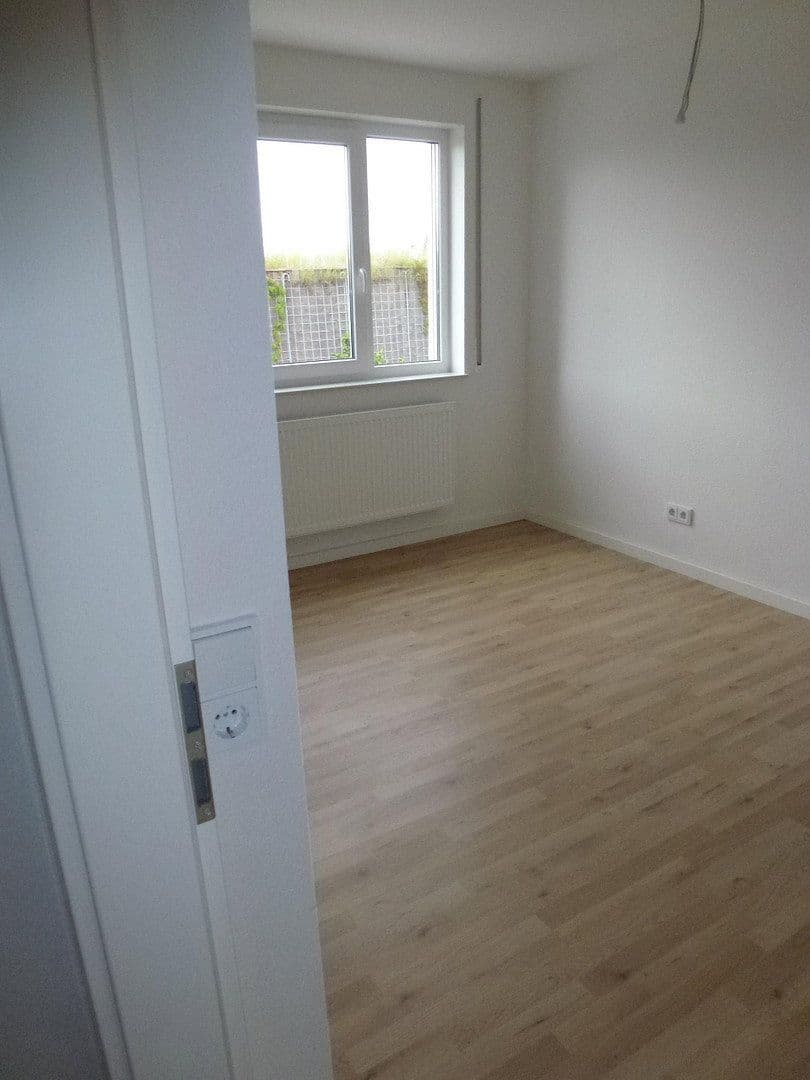 Prenájom domu 152 m², pozemok 216 m², Rotdornweg 117, Frankfurt, Hesensko Prenájom domu 152 m², pozemok 216 m², Rotdornweg 117, Frankfurt, Hesensko