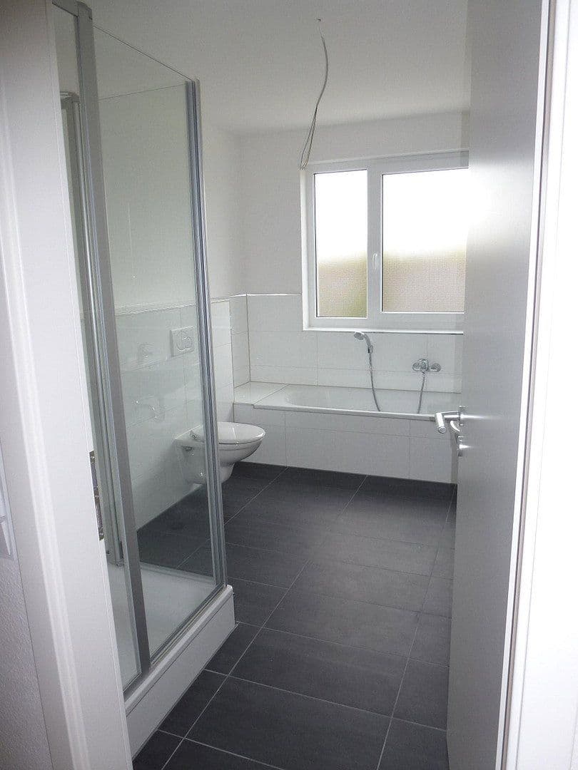Prenájom domu 152 m², pozemok 216 m², Rotdornweg 117, Frankfurt, Hesensko Prenájom domu 152 m², pozemok 216 m², Rotdornweg 117, Frankfurt, Hesensko
