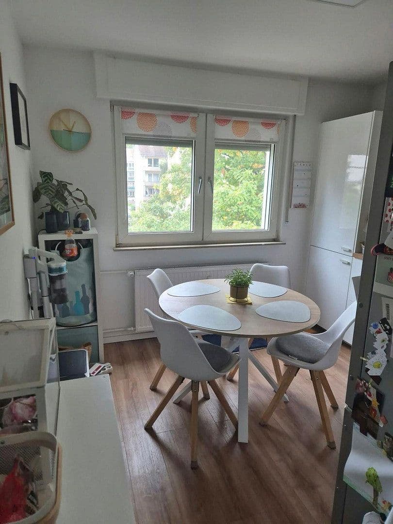 Prenájom bytu 3-izbový 76 m², Frankfurt, Hesensko Prenájom bytu 3-izbový 76 m², Frankfurt, Hesensko