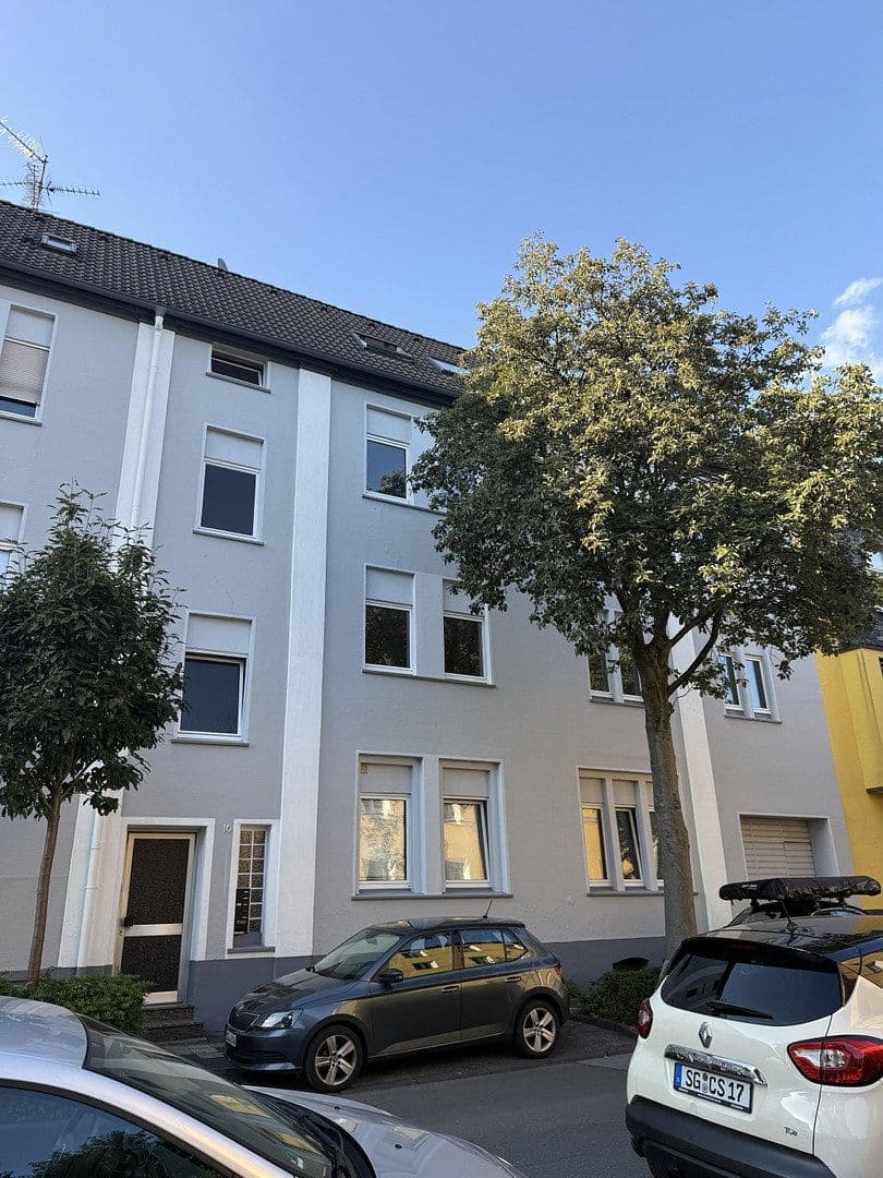 Prenájom bytu 3-izbový 98 m², Rheinstrasse 16, Solingen, Severné Porýnie - Westfálsko Prenájom bytu 3-izbový 98 m², Rheinstrasse 16, Solingen, Severné Porýnie - Westfálsko