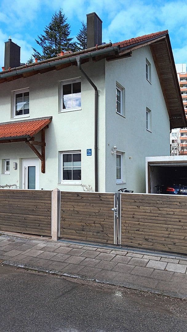 Predaj domu 104 m², pozemok 267 m², München, Bavorsko Predaj domu 104 m², pozemok 267 m², München, Bavorsko