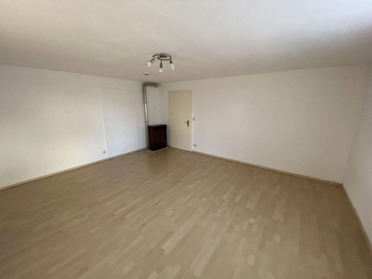 Prenájom bytu 4-izbový 110 m², Filderstadt, Bádensko-Wurttembersko Prenájom bytu 4-izbový 110 m², Filderstadt, Bádensko-Wurttembersko