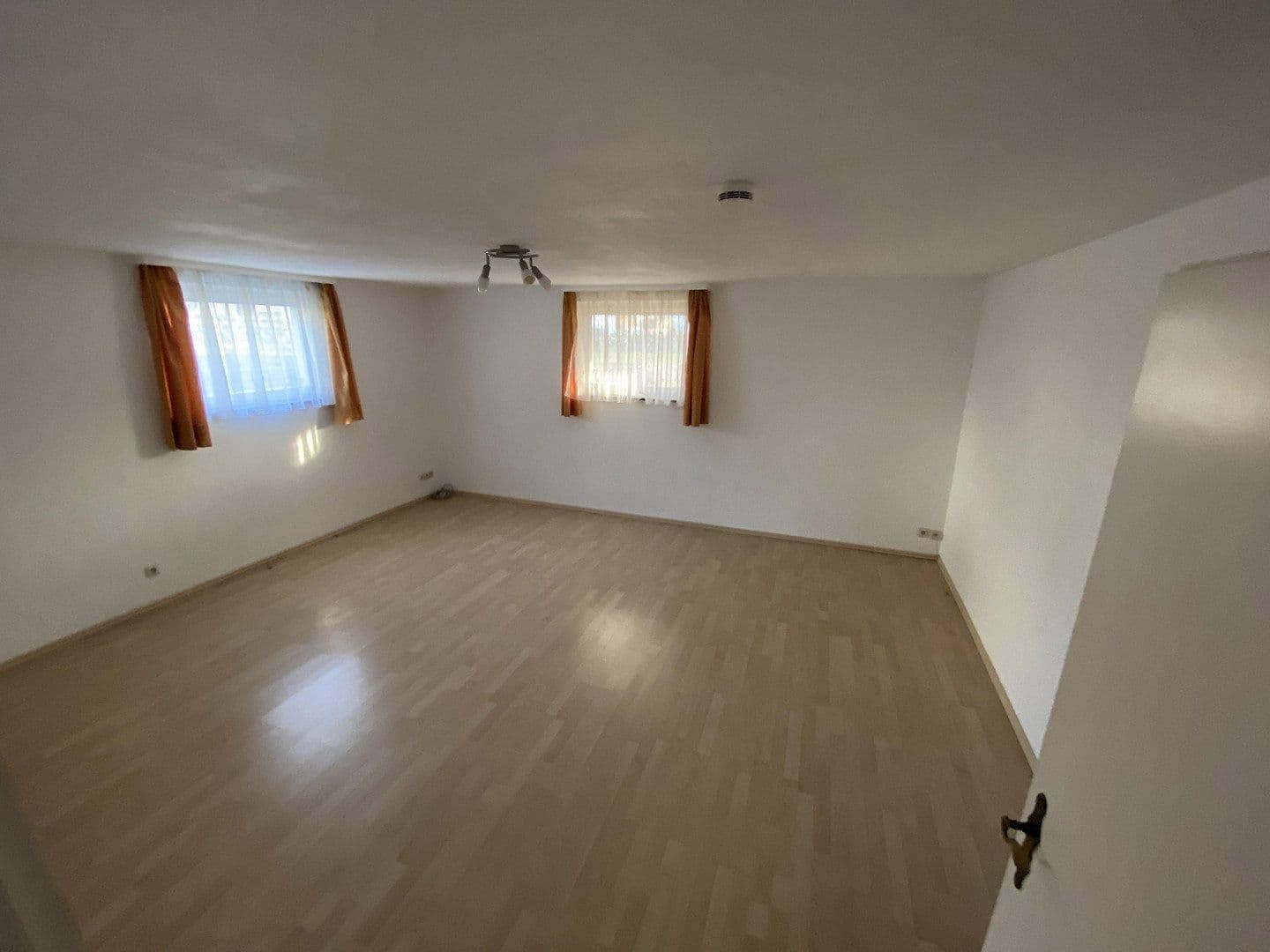 Prenájom bytu 4-izbový 110 m², Filderstadt, Bádensko-Wurttembersko Prenájom bytu 4-izbový 110 m², Filderstadt, Bádensko-Wurttembersko