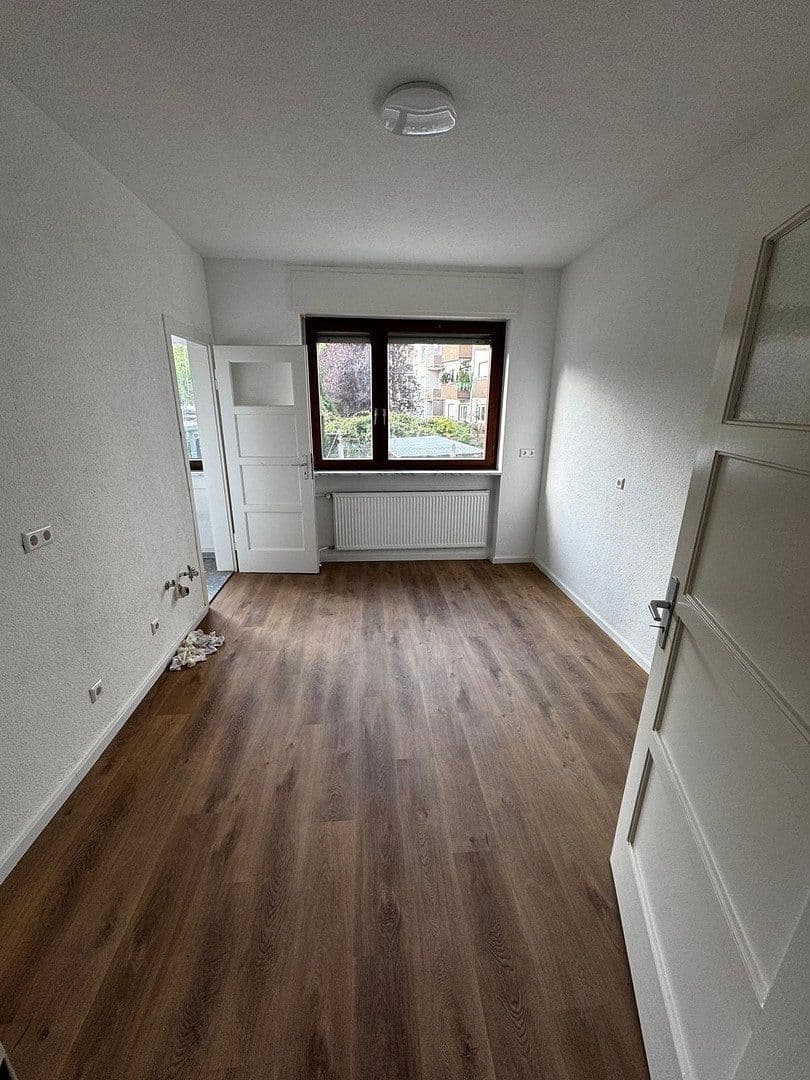 Prenájom bytu 3-izbový 90 m², Karlsruhe, Bádensko-Wurttembersko Prenájom bytu 3-izbový 90 m², Karlsruhe, Bádensko-Wurttembersko