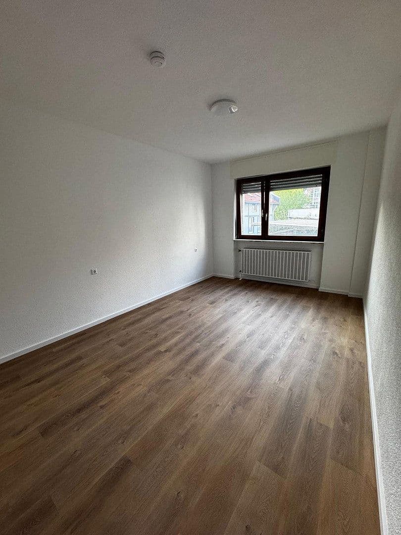 Prenájom bytu 3-izbový 90 m², Karlsruhe, Bádensko-Wurttembersko Prenájom bytu 3-izbový 90 m², Karlsruhe, Bádensko-Wurttembersko