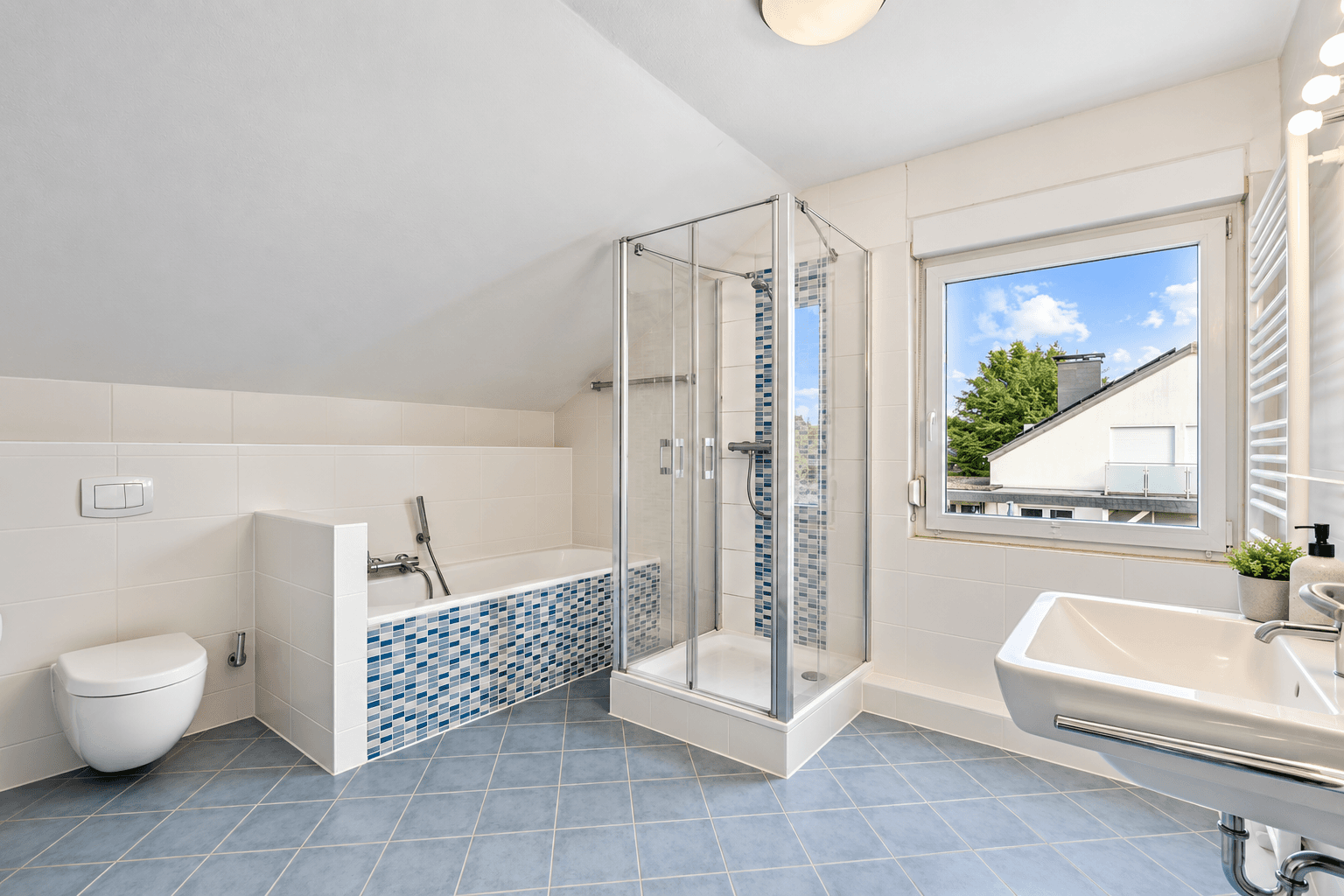 Predaj domu 182 m², pozemok 530 m², Isernhagen, Dolné Sasko Predaj domu 182 m², pozemok 530 m², Isernhagen, Dolné Sasko