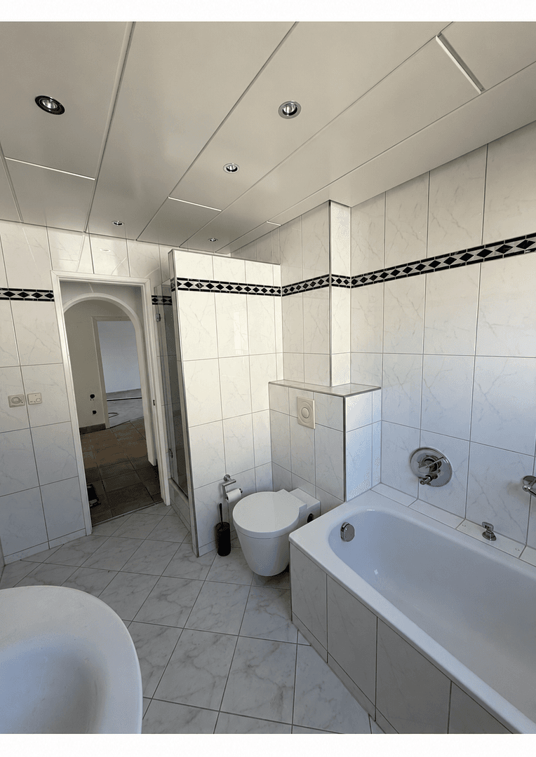 Prenájom bytu 4-izbový 118 m², Baden-Baden, Bádensko-Wurttembersko Prenájom bytu 4-izbový 118 m², Baden-Baden, Bádensko-Wurttembersko