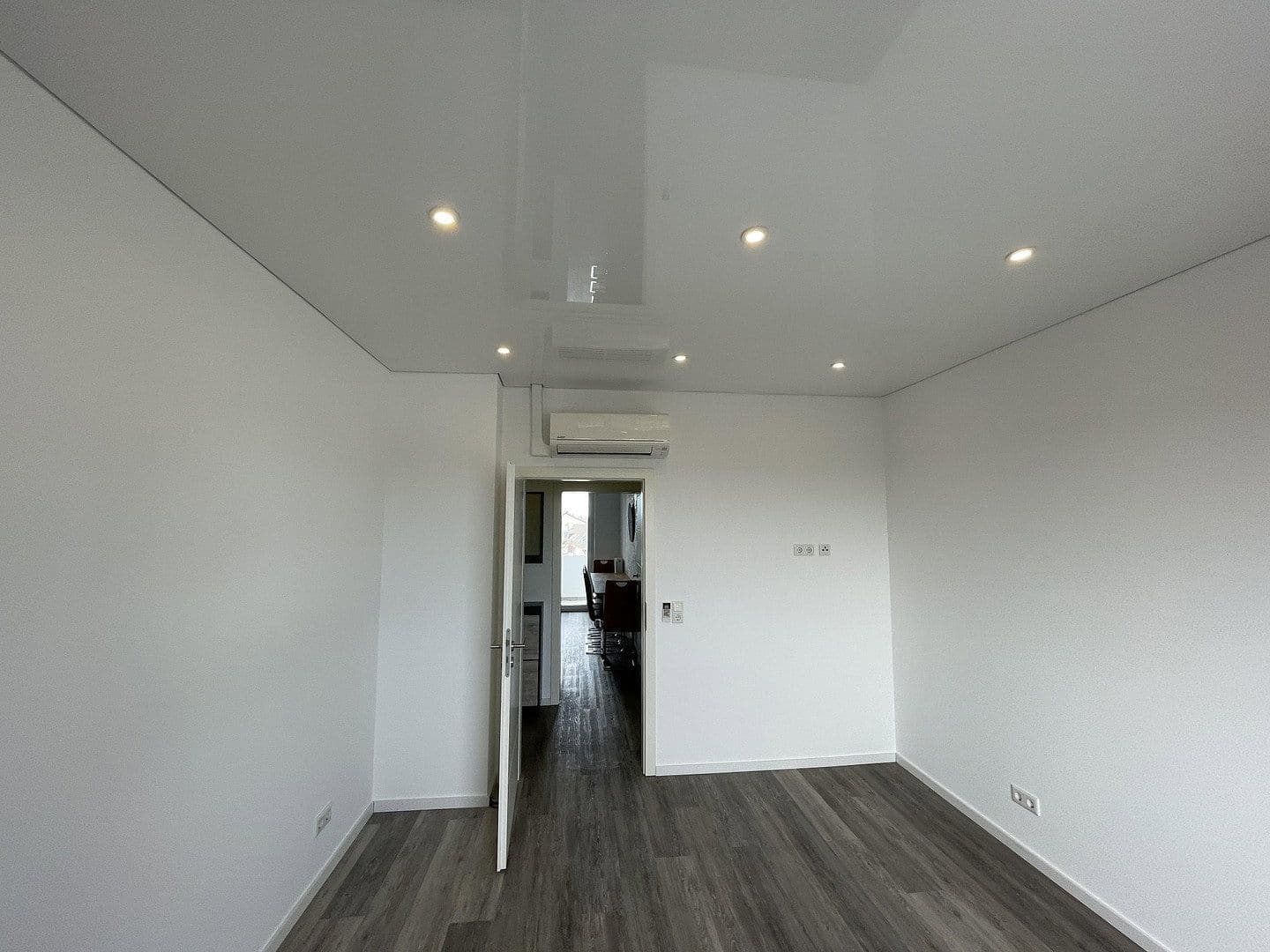 Predaj bytu 3-izbový 68 m², Aachenerstr. 157, Düsseldorf, Severné Porýnie - Westfálsko Predaj bytu 3-izbový 68 m², Aachenerstr. 157, Düsseldorf, Severné Porýnie - Westfálsko