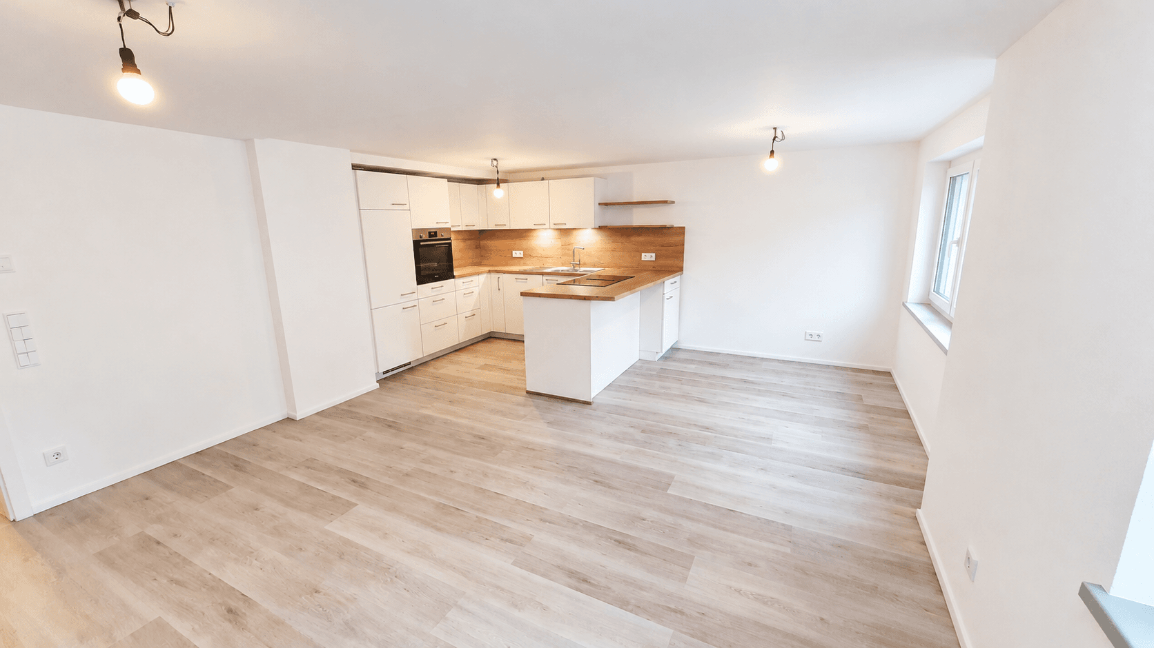 Prenájom bytu 2-izbový 70 m², Rheinstraße 14, Gailingen am Hochrhein, Bádensko-Wurttembersko Prenájom bytu 2-izbový 70 m², Rheinstraße 14, Gailingen am Hochrhein, Bádensko-Wurttembersko