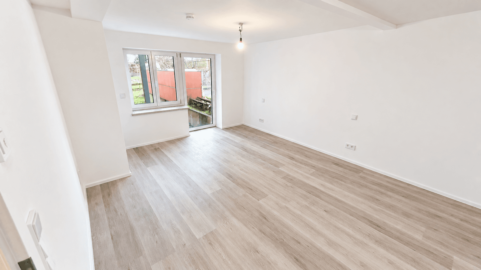 Prenájom bytu 2-izbový 70 m², Rheinstraße 14, Gailingen am Hochrhein, Bádensko-Wurttembersko Prenájom bytu 2-izbový 70 m², Rheinstraße 14, Gailingen am Hochrhein, Bádensko-Wurttembersko