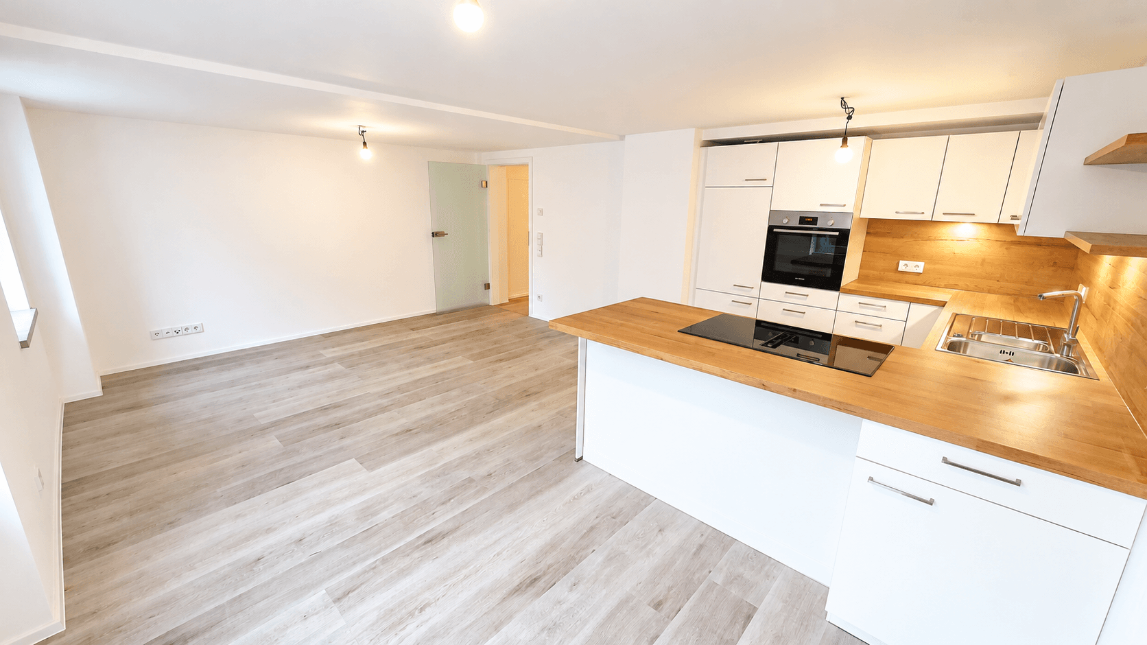 Prenájom bytu 2-izbový 70 m², Rheinstraße 14, Gailingen am Hochrhein, Bádensko-Wurttembersko Prenájom bytu 2-izbový 70 m², Rheinstraße 14, Gailingen am Hochrhein, Bádensko-Wurttembersko