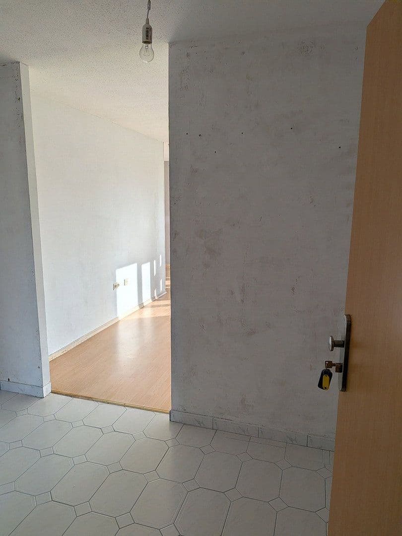Prenájom bytu 3-izbový 82 m², Schwäbisch Gmünd, Bádensko-Wurttembersko Prenájom bytu 3-izbový 82 m², Schwäbisch Gmünd, Bádensko-Wurttembersko