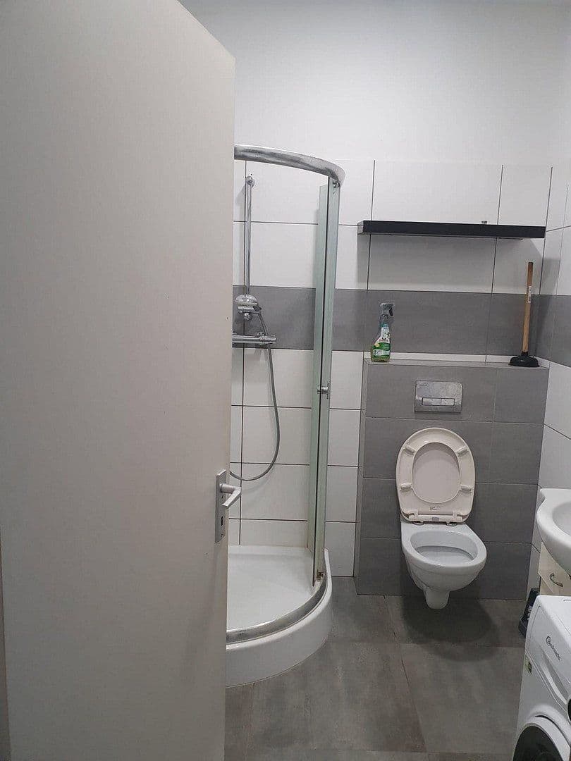 Prenájom bytu 2-izbový 60 m², Günderrodestr. 23, Frankfurt, Hesensko Prenájom bytu 2-izbový 60 m², Günderrodestr. 23, Frankfurt, Hesensko