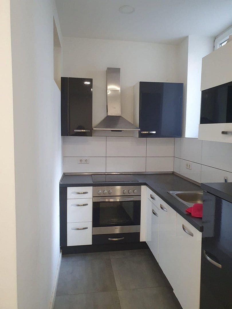 Prenájom bytu 2-izbový 60 m², Günderrodestr. 23, Frankfurt, Hesensko Prenájom bytu 2-izbový 60 m², Günderrodestr. 23, Frankfurt, Hesensko