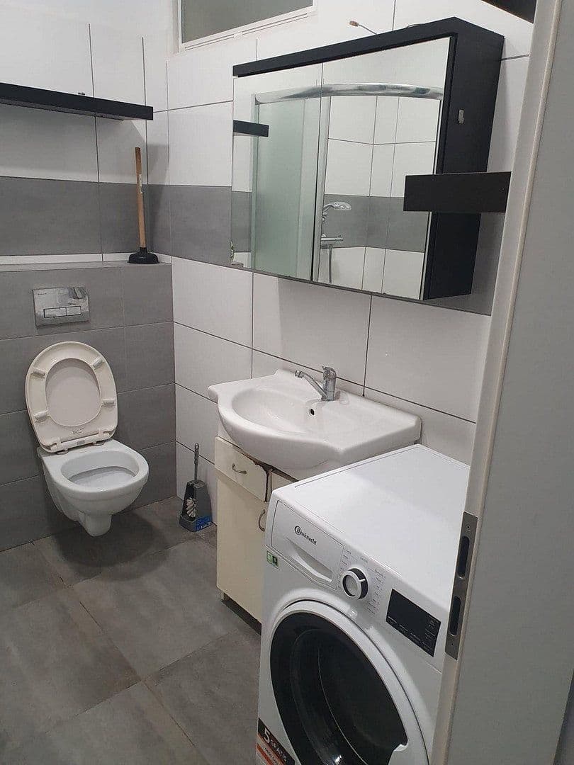 Prenájom bytu 2-izbový 60 m², Günderrodestr. 23, Frankfurt, Hesensko Prenájom bytu 2-izbový 60 m², Günderrodestr. 23, Frankfurt, Hesensko