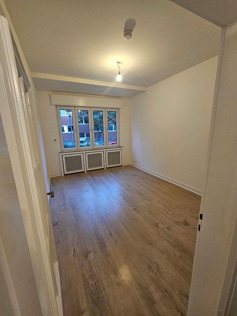 Prenájom bytu 5-izbový 137 m², Krefeld - Bockum, Severné Porýnie - Westfálsko Prenájom bytu 5-izbový 137 m², Krefeld - Bockum, Severné Porýnie - Westfálsko