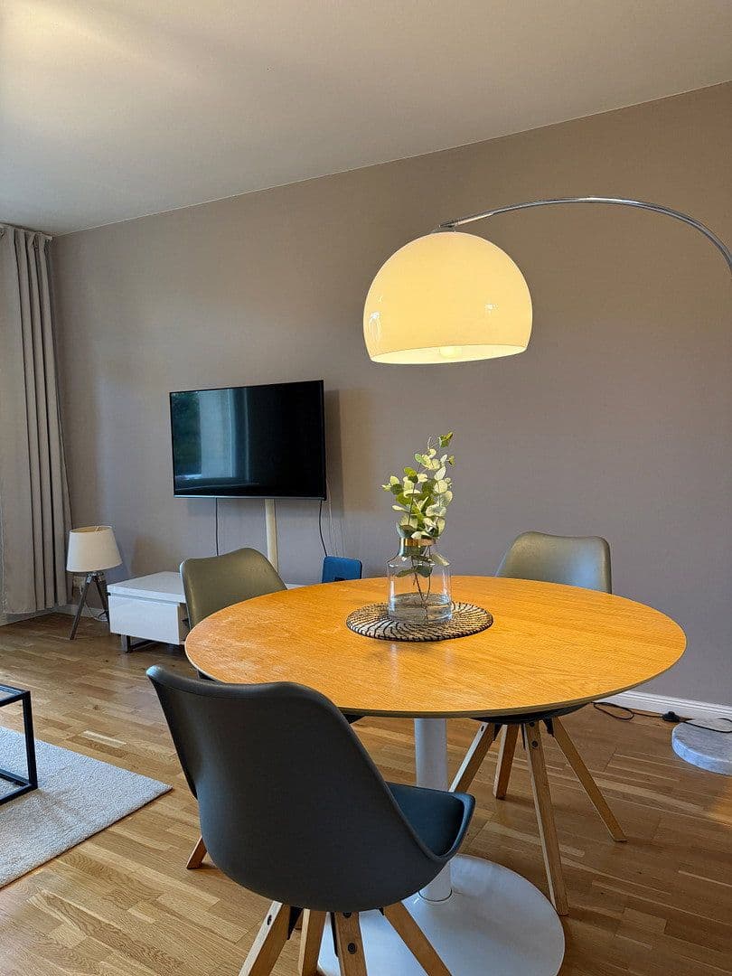Prenájom bytu 2-izbový 57 m², Berlin-Steglitz, Berlín Prenájom bytu 2-izbový 57 m², Berlin-Steglitz, Berlín