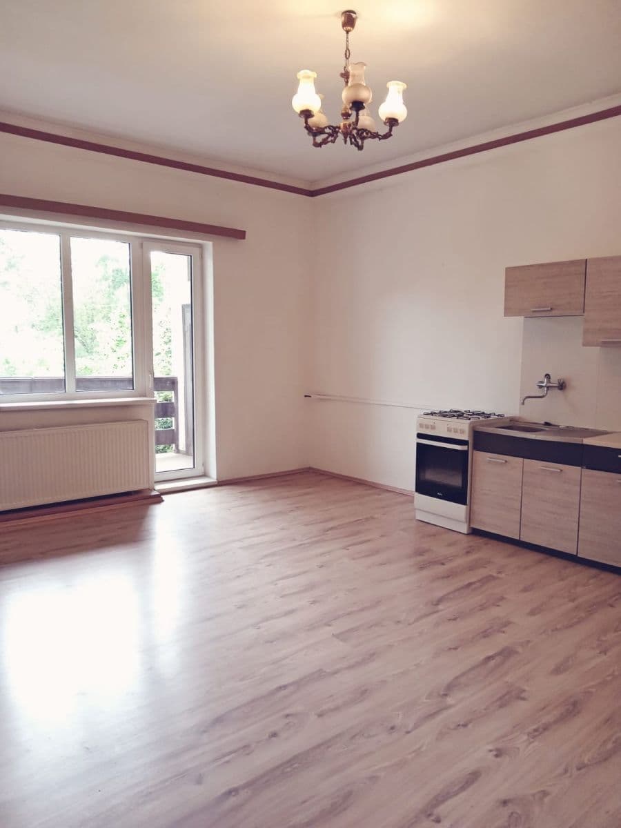 Prenájom bytu 3-izbový 78 m², Pražská, Liběchov, Středočeský kraj Prenájom bytu 3-izbový 78 m², Pražská, Liběchov, Středočeský kraj