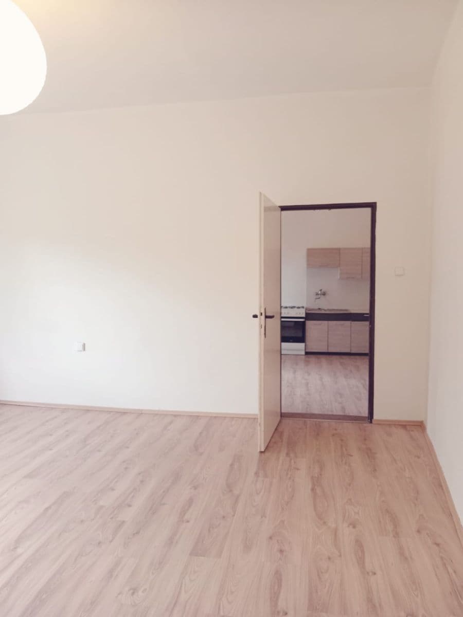 Prenájom bytu 3-izbový 78 m², Pražská, Liběchov, Středočeský kraj Prenájom bytu 3-izbový 78 m², Pražská, Liběchov, Středočeský kraj