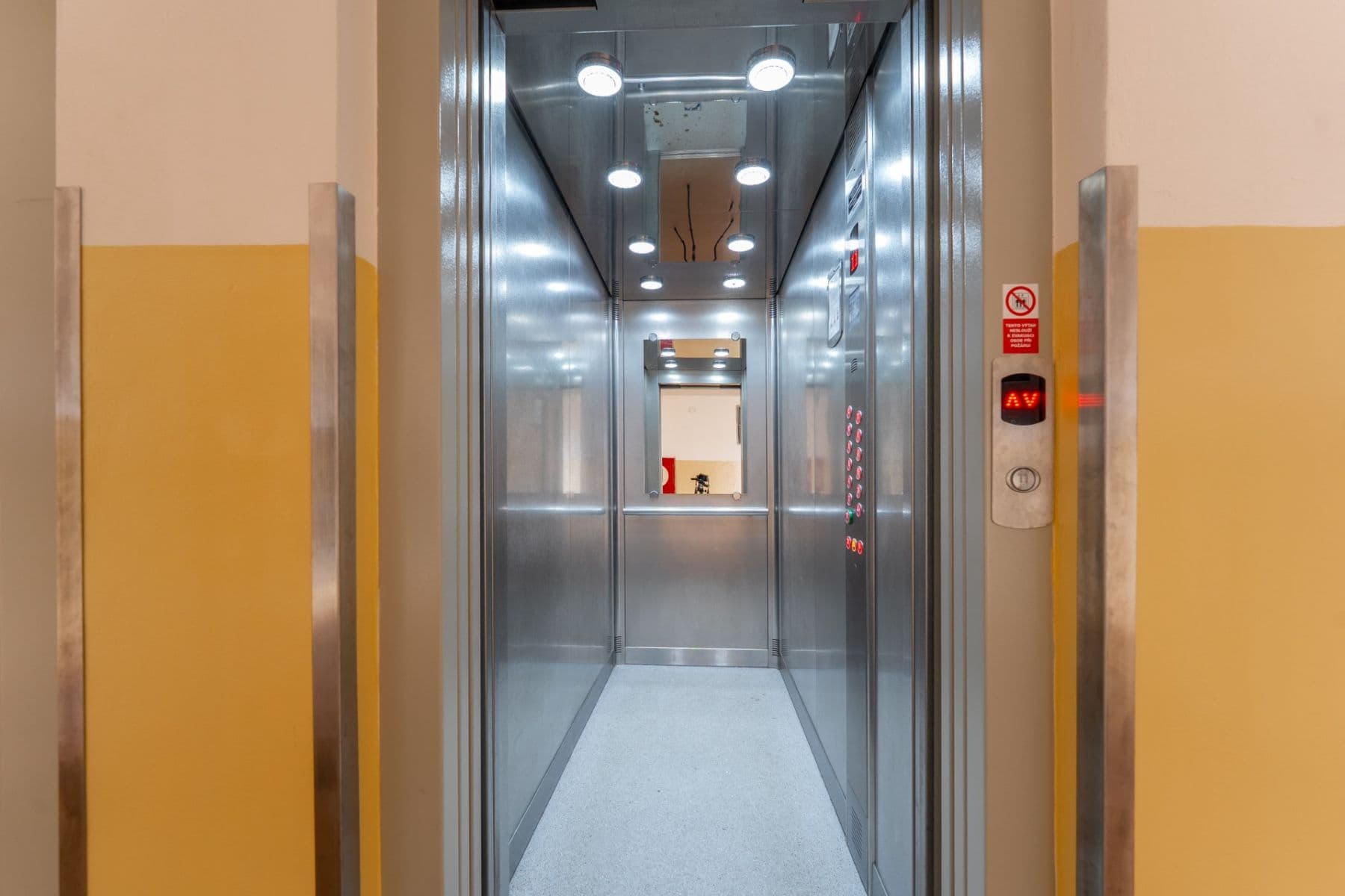 Predaj bytu 3-izbový 62 m², Nad Lesním divadlem, Praha, Praha Predaj bytu 3-izbový 62 m², Nad Lesním divadlem, Praha, Praha